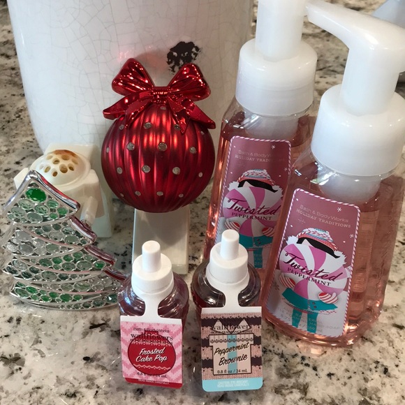 1 Bath /& Body Works Holiday with Red bow foaming Hand Soap Sleeve new